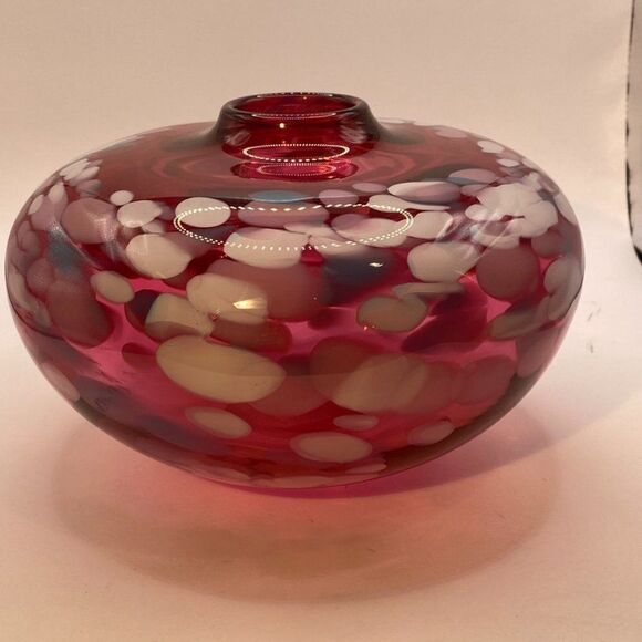 Vintage Douglas Becker Signed Cranberry Art Glass Vase Coin Dot Pattern - Picture 5 of 15